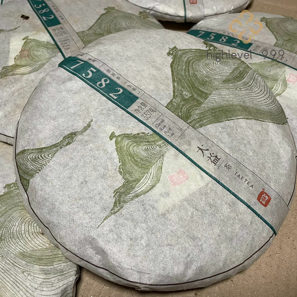 2014 Taetea Dayi 7582 Raw Pu-erh Puer Tea 357g Cake Shaped Pu’er Batch 1401