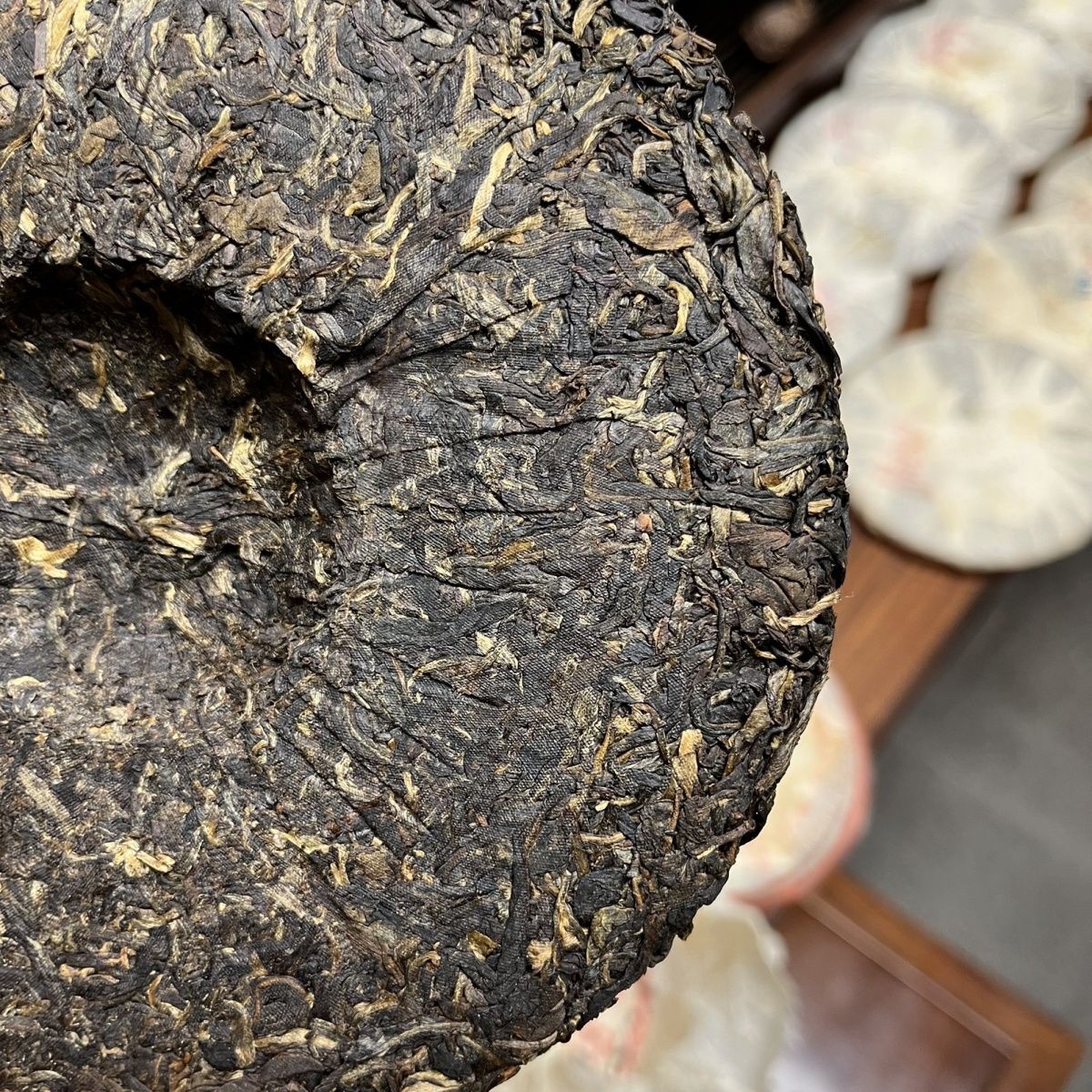 Xiaguan 2011 8113 Brown Mountain Early Spring Green Cake XY Pu’er Tea Raw 357g