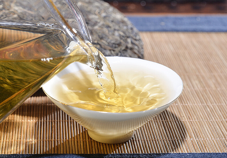 2014 Yr YunNan Pu-erh Mengku YUE CHEN YUE XIANG Raw Tea Qizi Bing Puerh 357g