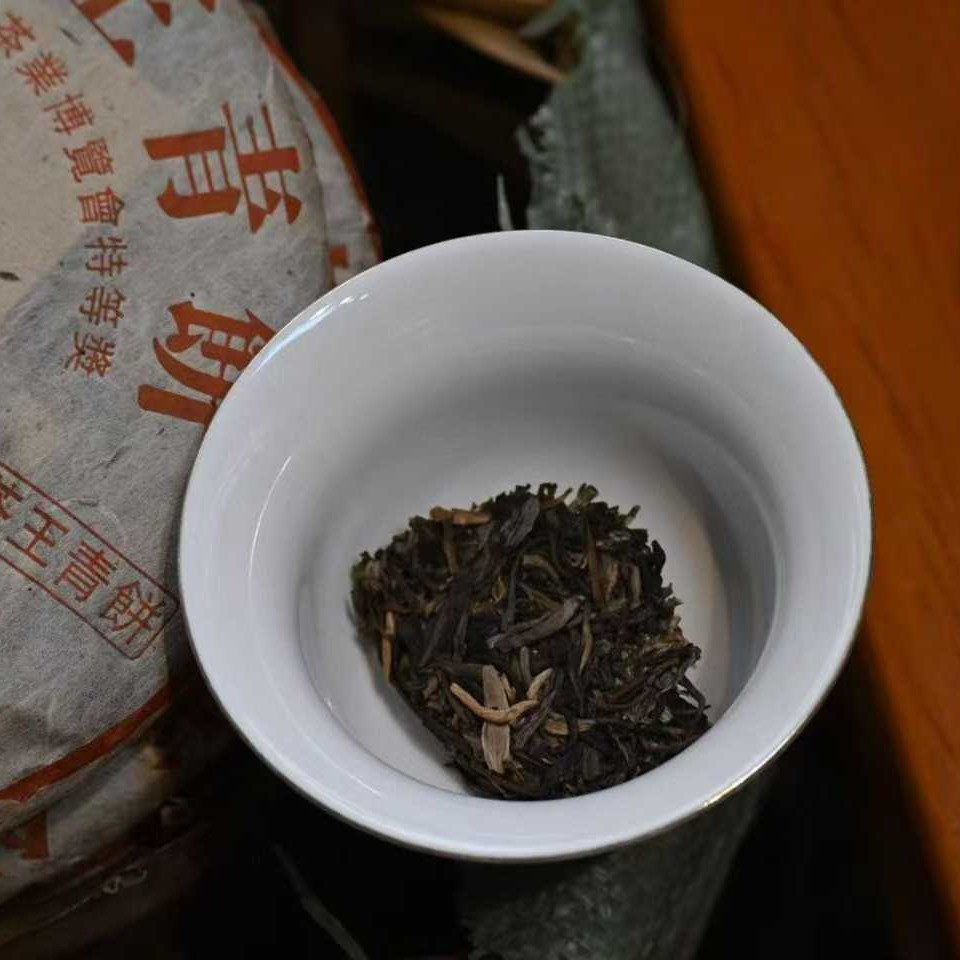 2003 Vintage Raw Pu-erh Tea Cake – Banzhang Tea King (357g)