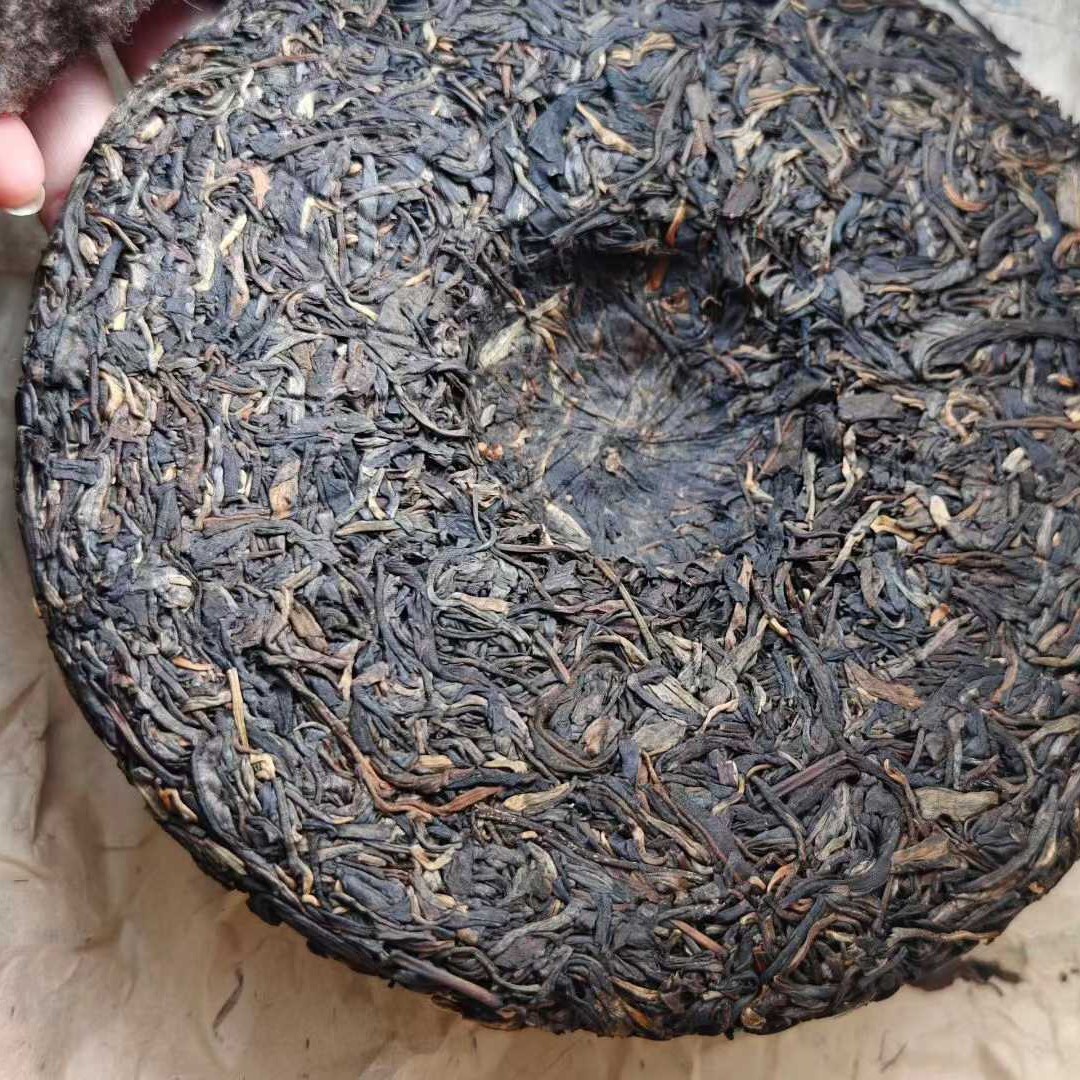 1996 Vintage “Green Big Tree” Banzhang Mother Tree Raw Pu-erh Tea Cake (357g)