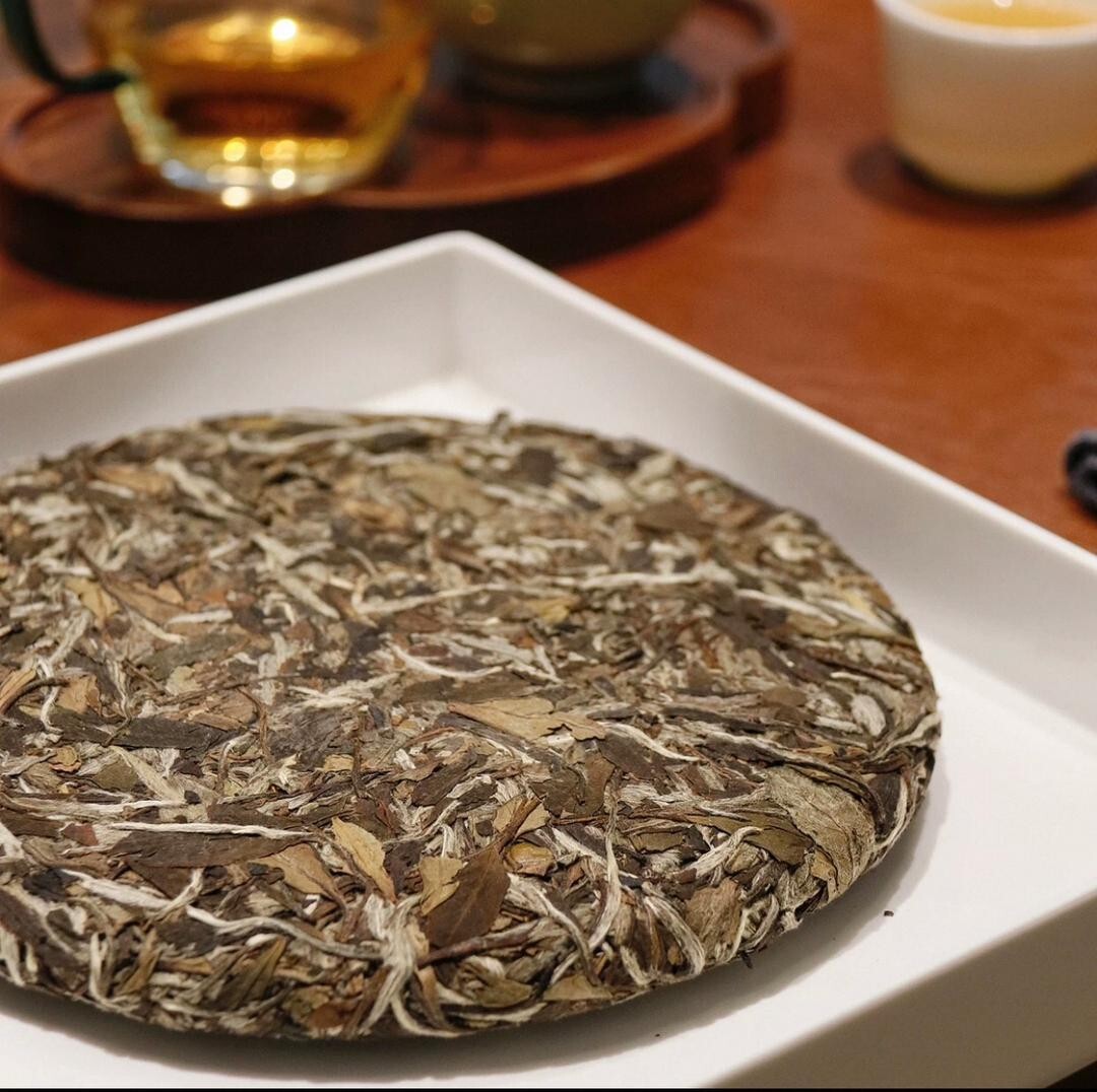 WHITE TEA WITH GIFT BAG ALSO GREEN BLACK OR RED IN GIFT BOX AND BAG