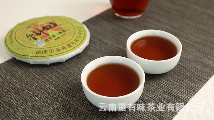 100g Yunnan Menghai Ripe Pu’er Tea Golden Needle White Lotus Ripe Cake Palace