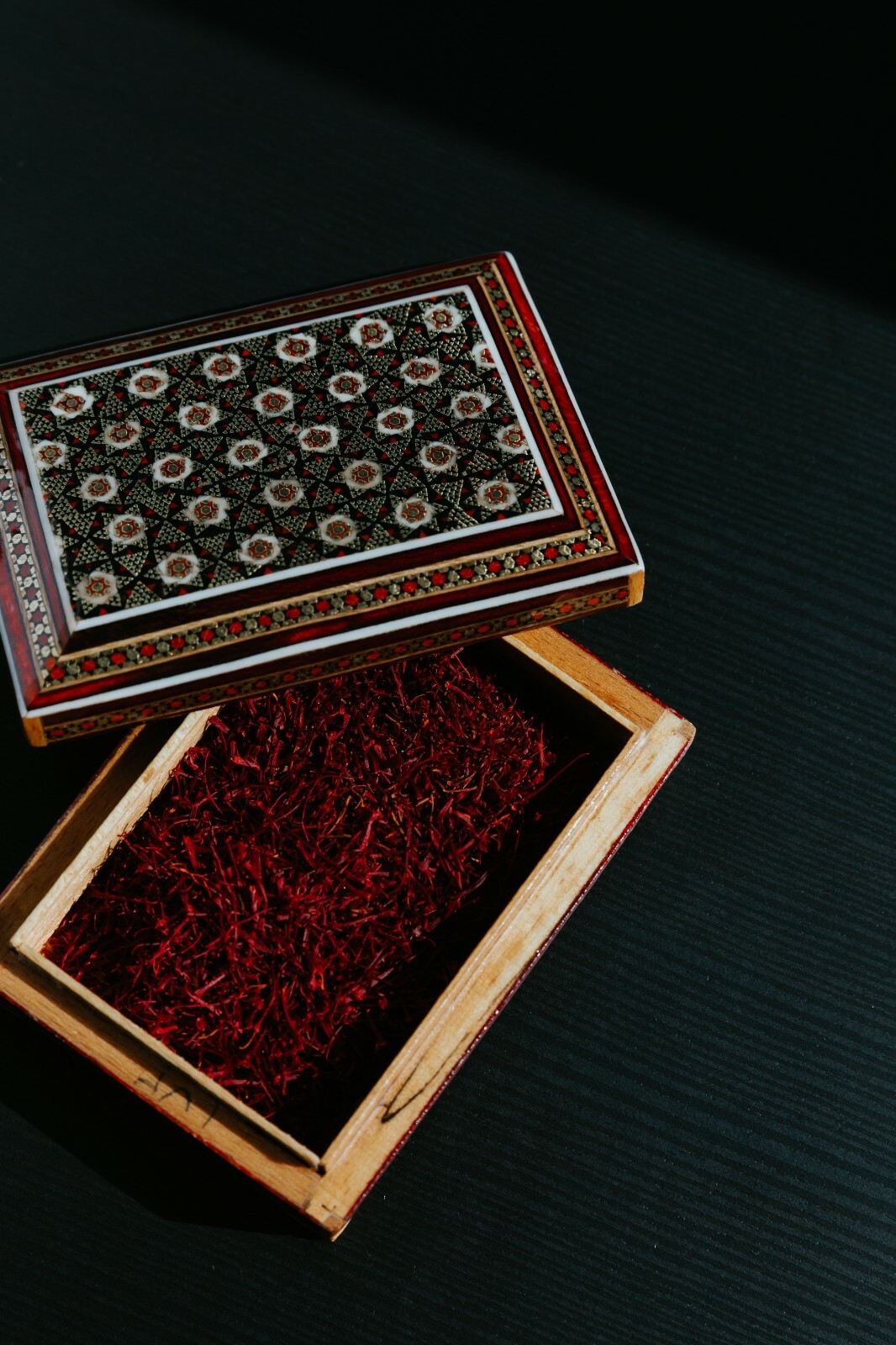 Saffron Tea | Delighted Tea (Ceylon Tea – Green Cardamom – Pure Saffron)