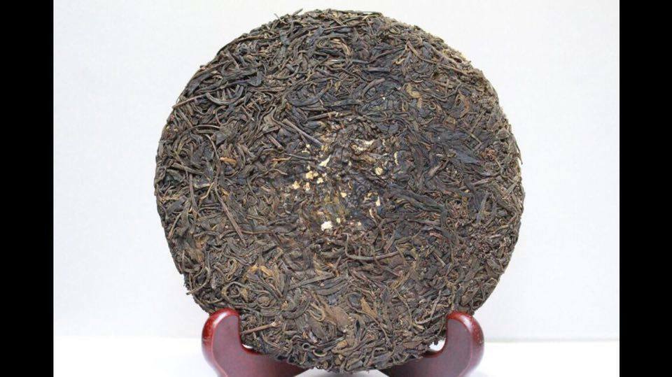 1980’s Yuan Nian Old flavor Longzhu Pu-erh Sheng (Raw) Beengcha Cake No Wrapper