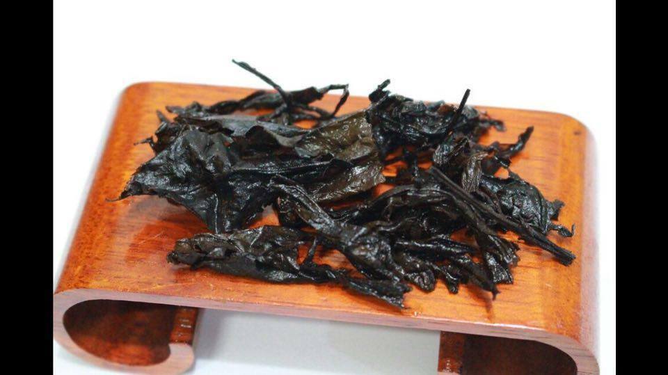 1980’s Yuan Nian Old flavor Longzhu Pu-erh Sheng (Raw) Beengcha Cake No Wrapper