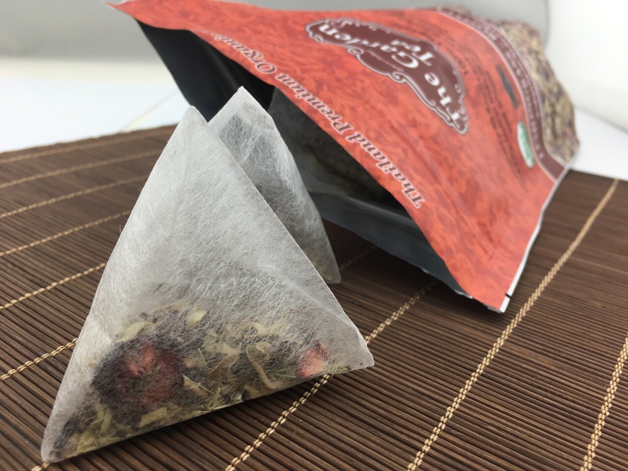 Organic Lemongrass Rosella Herbal Tea in Triangle Tea Bag Healthy Drink 50g.
