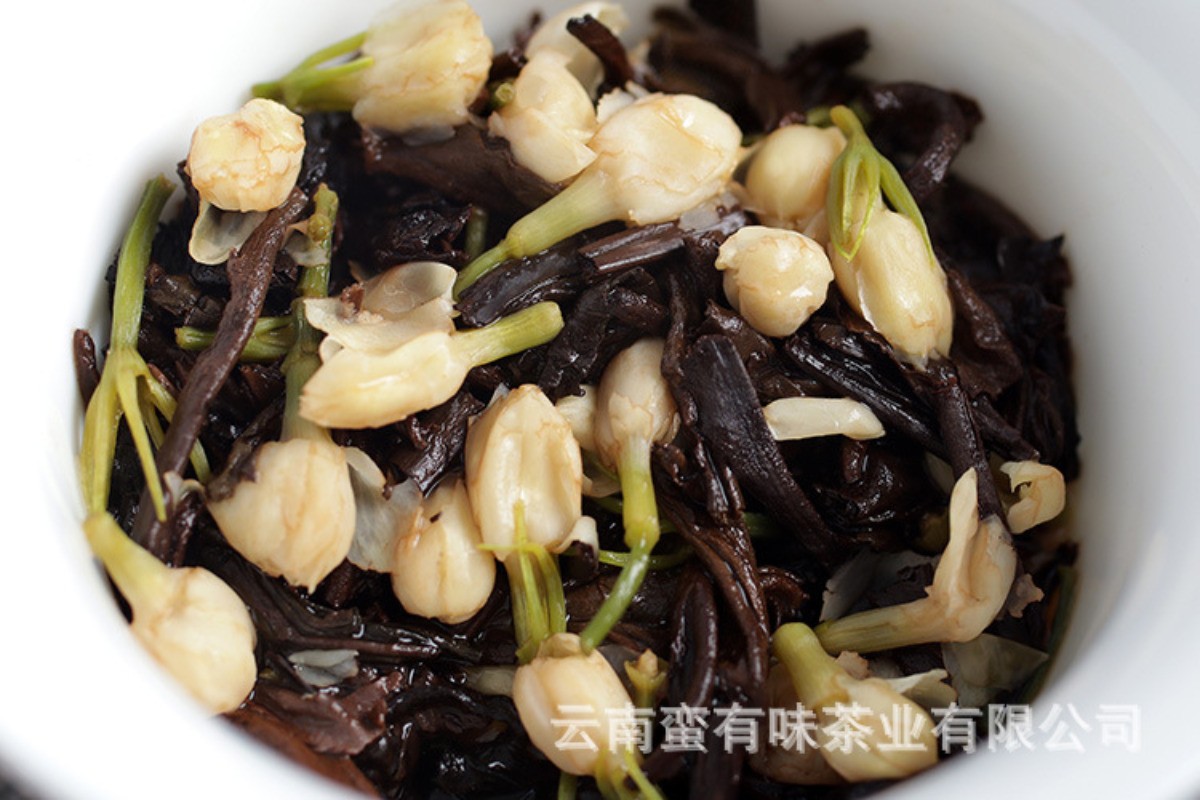120g High-quality Yunnan Jasmine Pu’er Tea Rich Aroma Canned Tea Bulk Longzhu