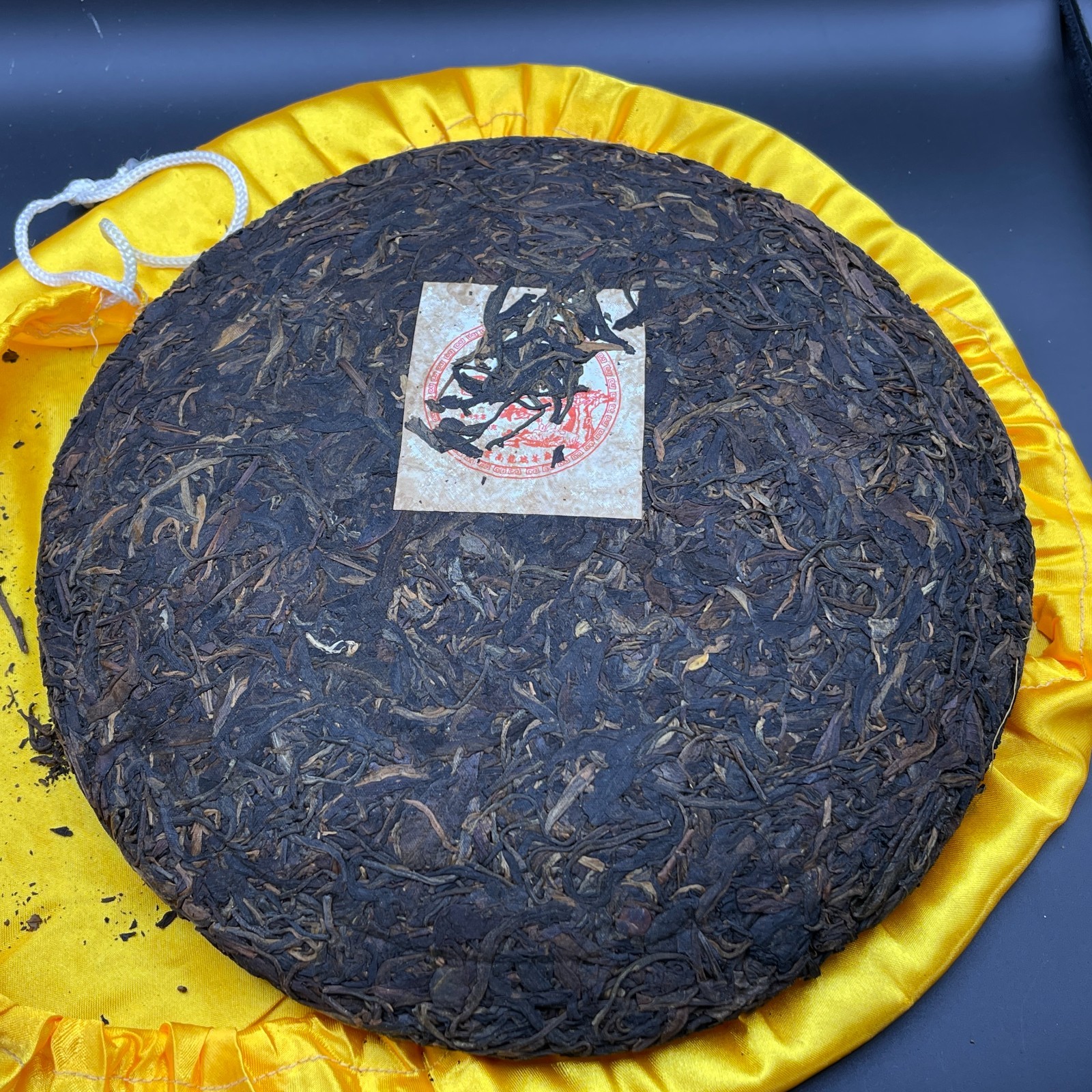 1998 Vintage Jingmai Wild Ancient Tree Raw Pu-erh Tea Cake – 1000g (2.2 lbs)