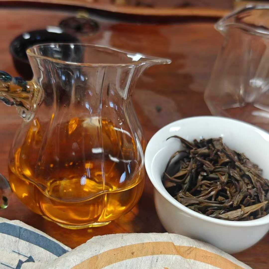 1990s Golden Five Mountains Aged Pu’er Tea Cake, 357g × 6