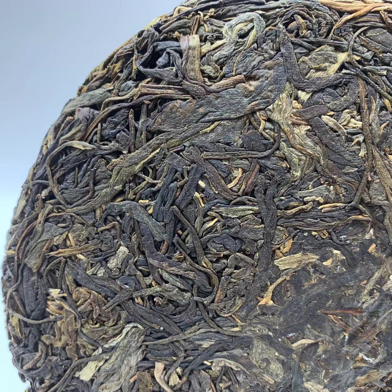 2004 Chun Ming Millennium Old Tea Cabbage Banzhang Menghai Pu’er Raw Tea 357g