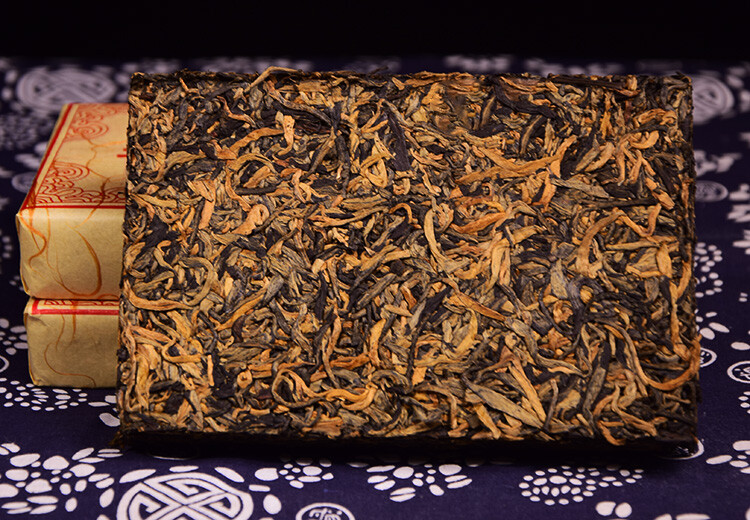 Fengqing Dian Hong Golden Buds Dianhong Dian Hong Yunnan Black Tea Brick 250g