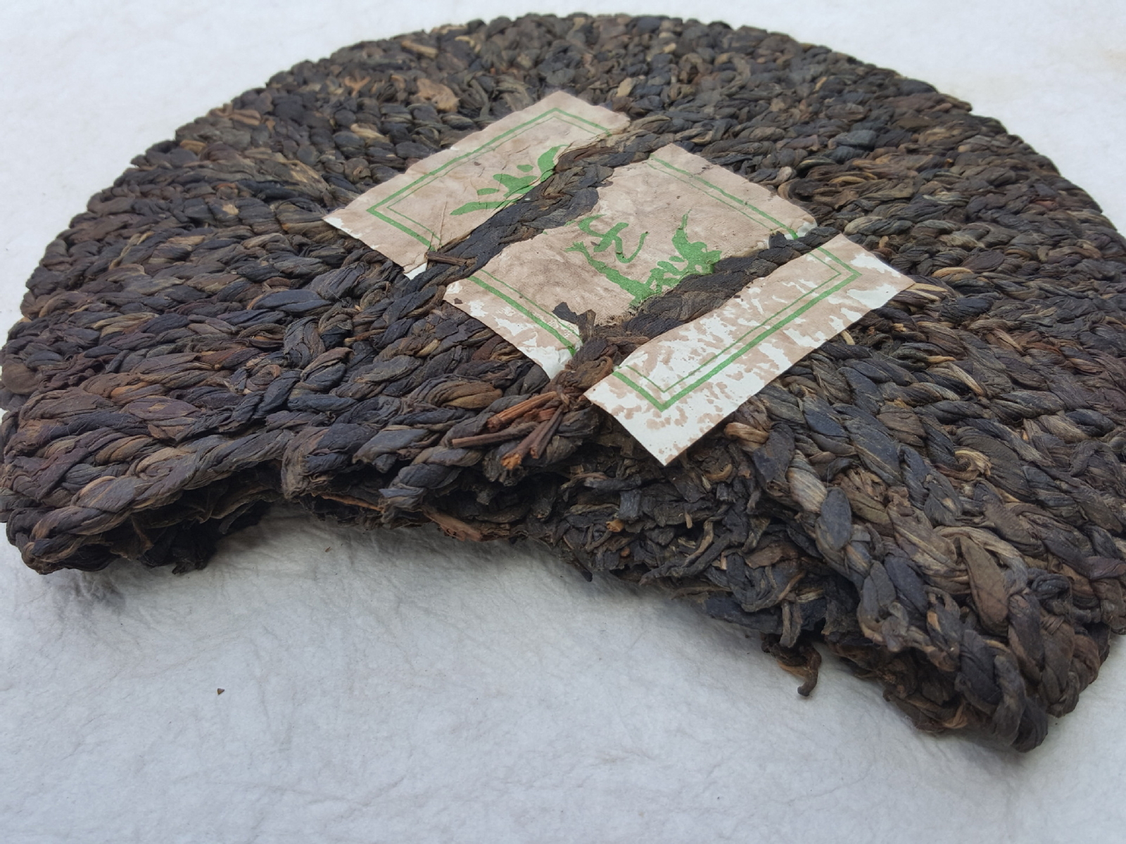 2014 Yong De Big Snow Mountain Bian Zi Pigtails Old Tree Puer Tea Cake Raw 400g