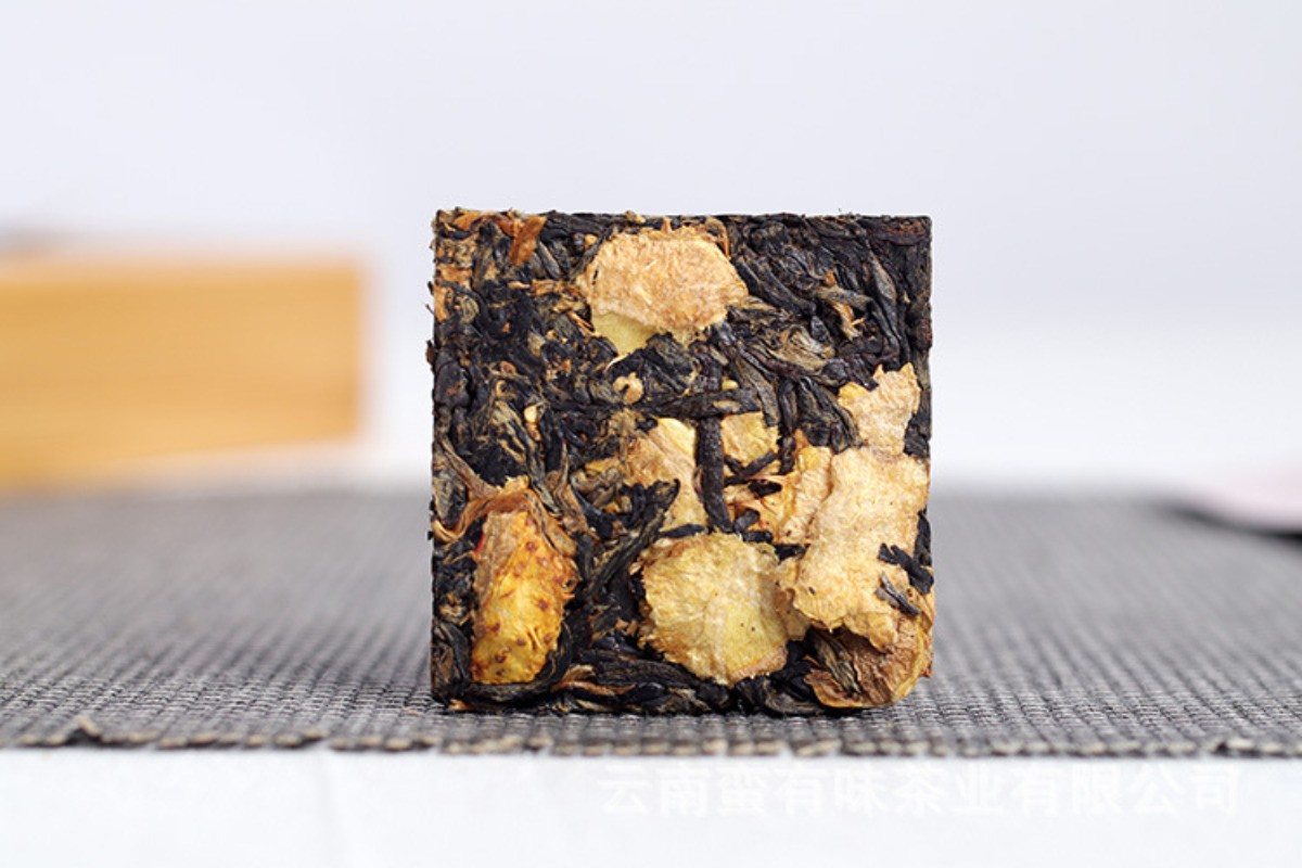 500g Yunnan Rosa Roxburghii Black Tea Mellow Aroma Bulk Small Square Pieces