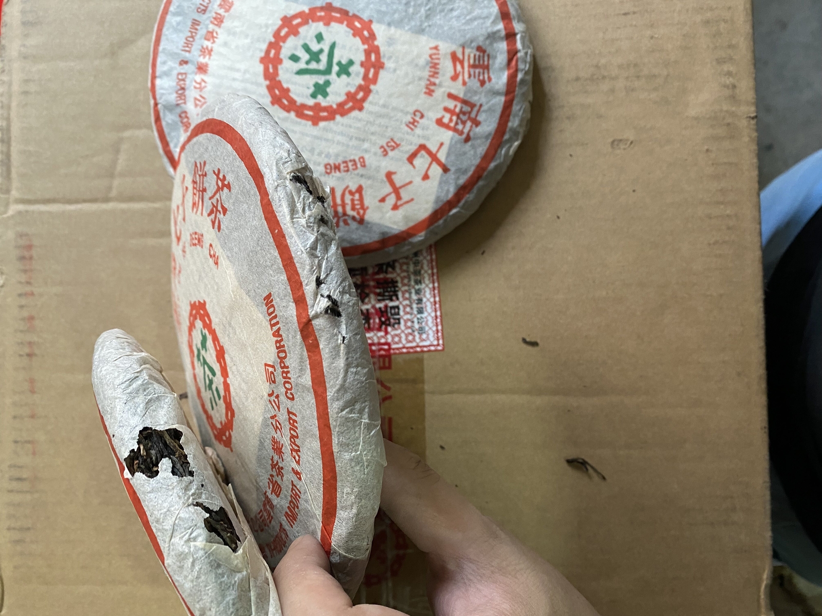 [Damaged Broken Packaging] 2003 Zhong Cha Yunnan Chi Tse Puer Pu’er Tea Raw 357g