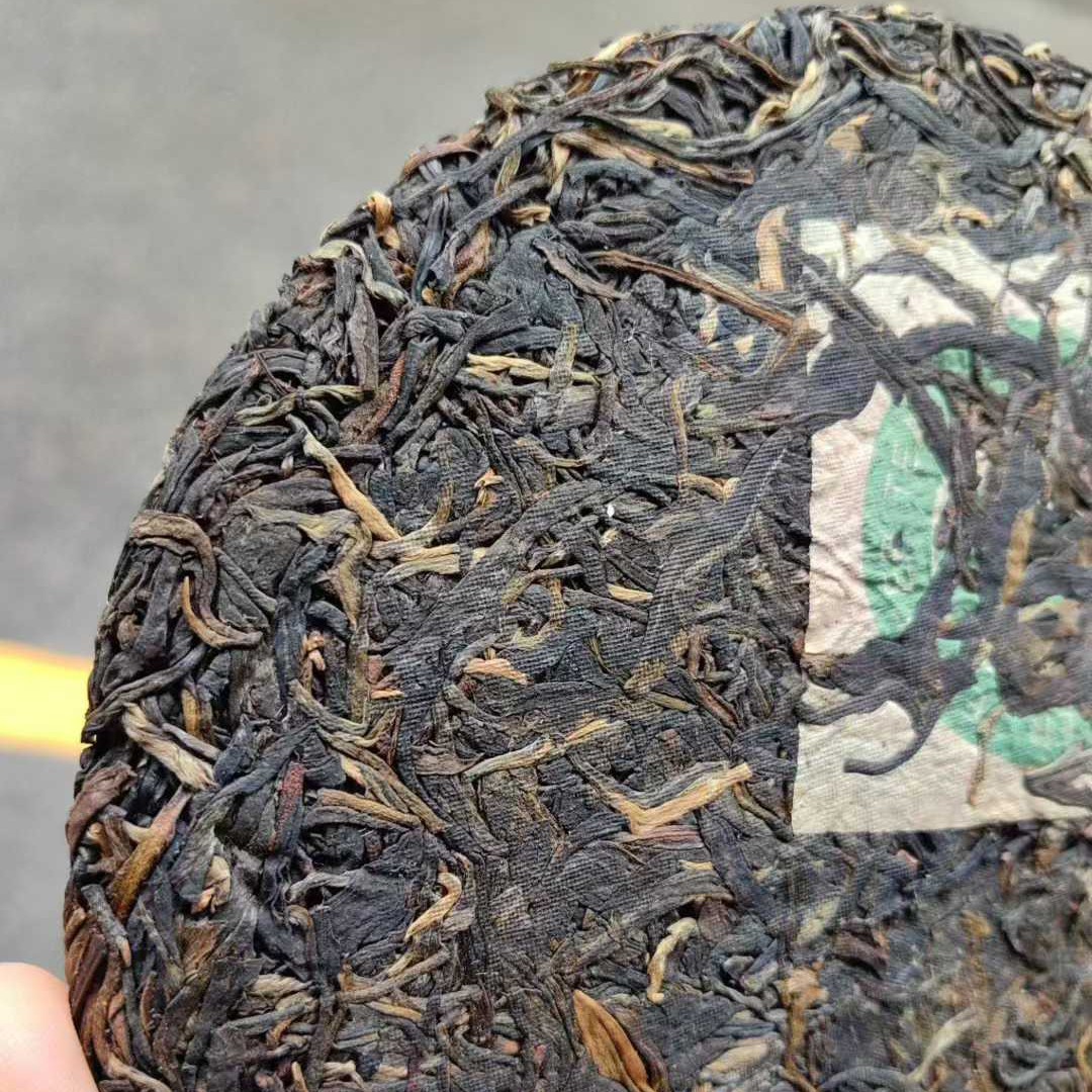 2004 Spring Ming Tea Factory Banzhang “Big Cabbage” Raw Pu-erh Cake 357g