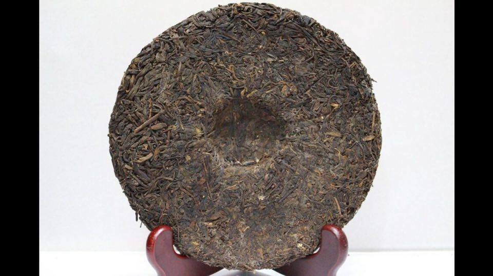 1980’s Yuan Nian Old flavor Longzhu Pu-erh Sheng (Raw) Beengcha Cake No Wrapper