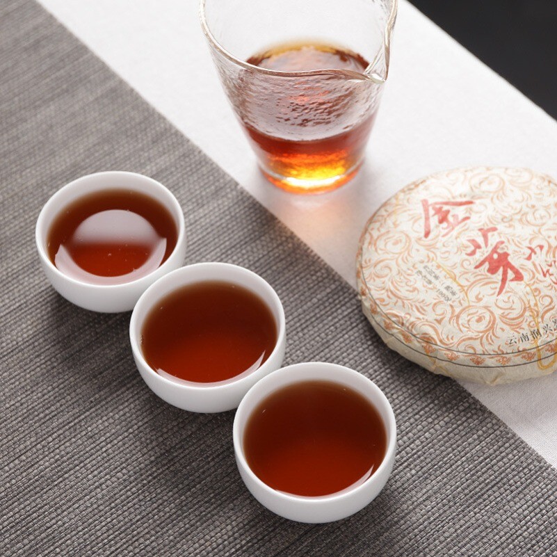 Yunnan Raw Material Puerh Cake Tea Golden Bud Small Cake Palace Ripe Tea 100g