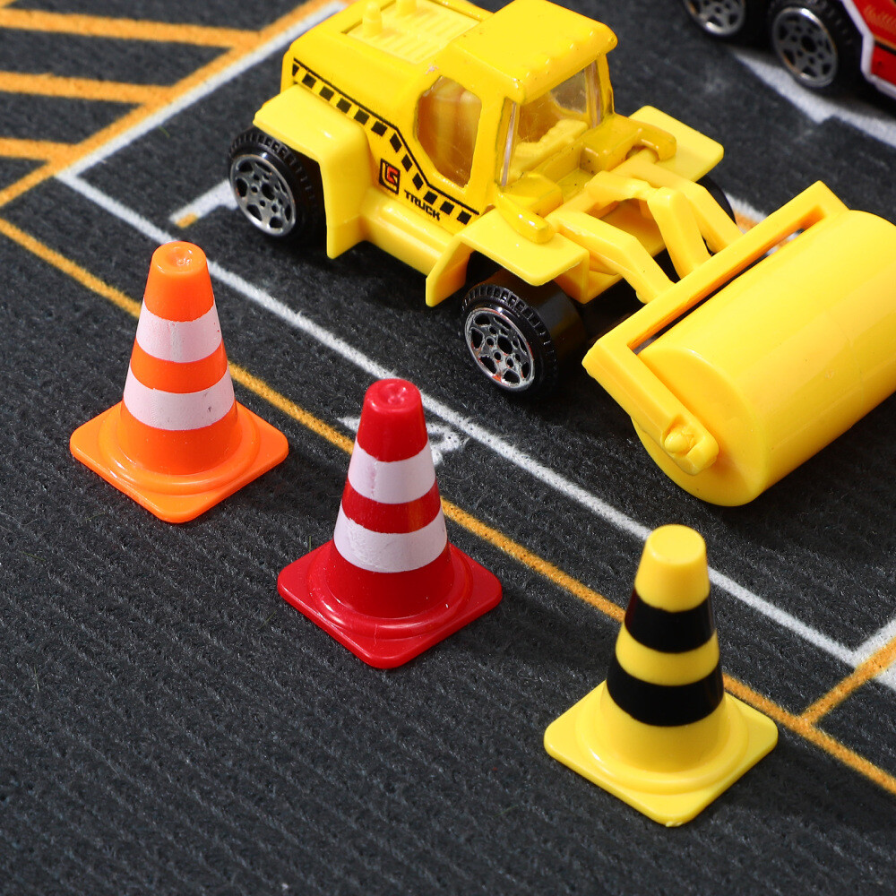 15PCS Mini Traffic Cones Miniature Scene Accessories Early Educational Toys