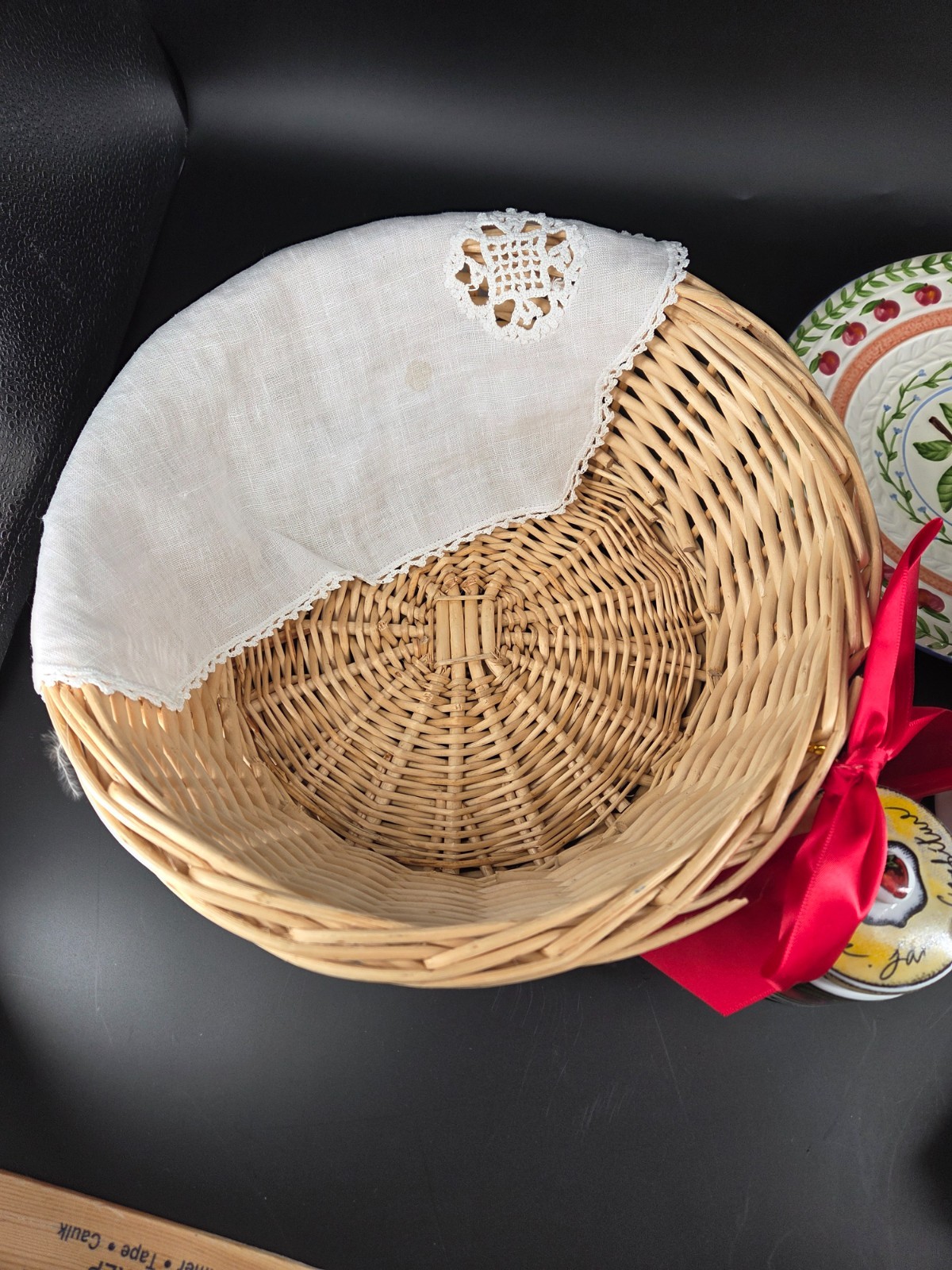10-pc HOT TEA & JAM JELLY GIFT BASKET VIGNETTE Plate, Tea Caddy, Jam Jar, Doily