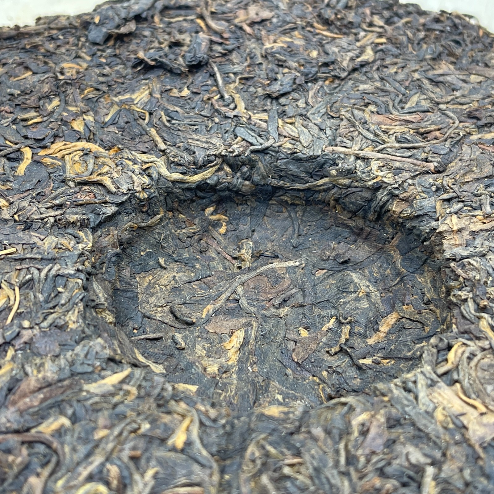 Pu-Erh tea,2002,Yunnan Gaoligong Mountain Wild Cake Tea,357g,Raw