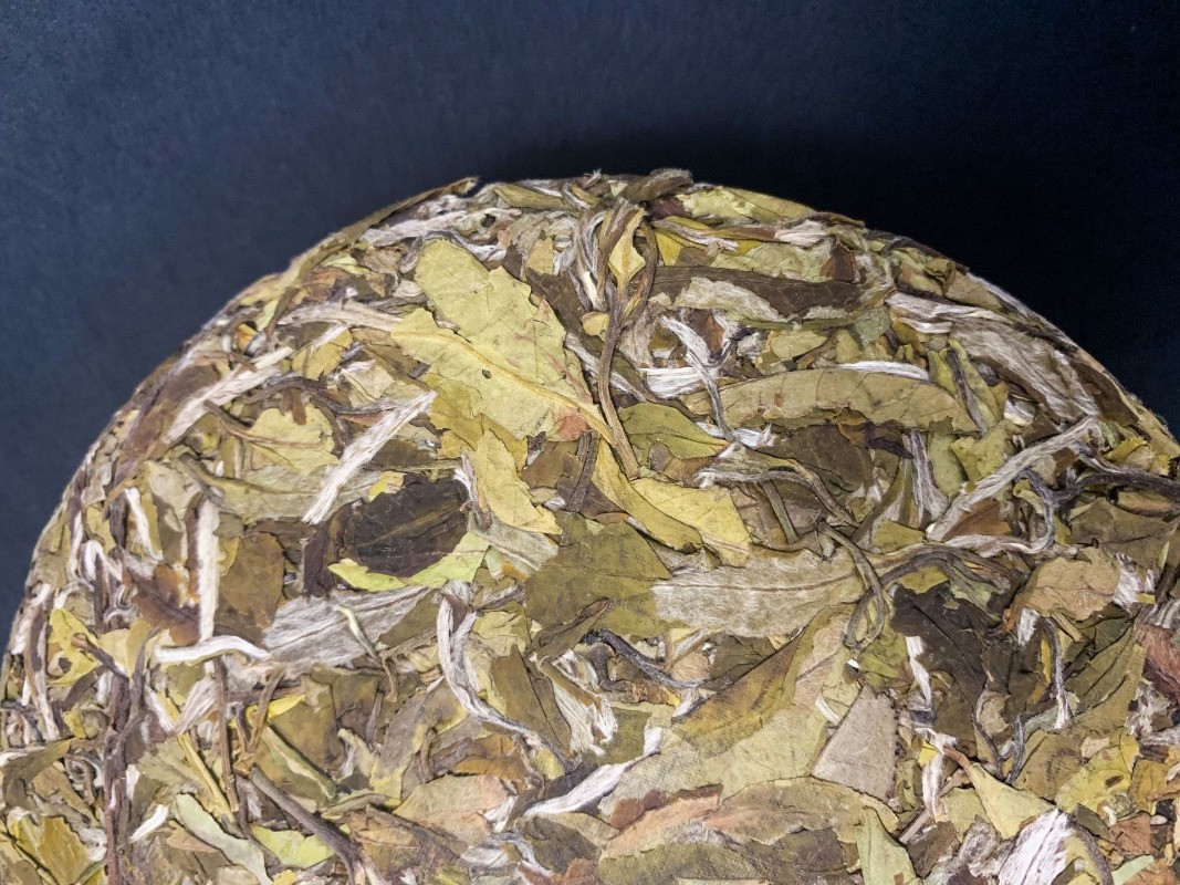 300g Authentic Fuding High Mountain 2018 White Peony Qing Xiang White Tea Cake