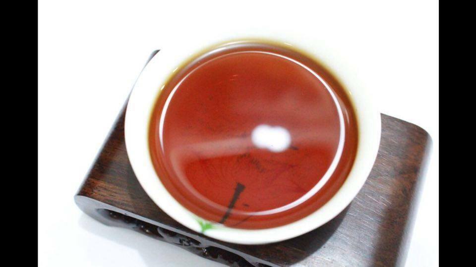 1980’s Yuan Nian Old flavor Longzhu Pu-erh Sheng (Raw) Beengcha Cake No Wrapper