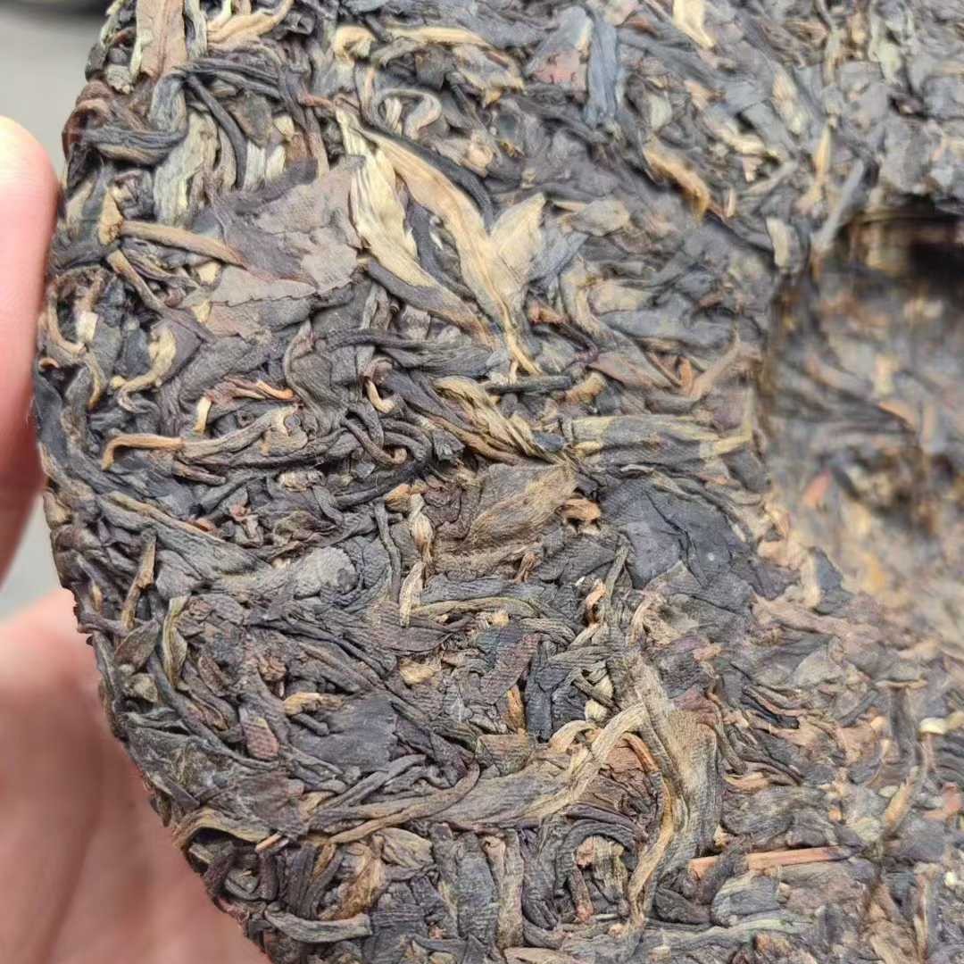 2004 Pu-erh Raw Tea Cake – Da Manlü Wild Ancient Tree Tea from Yunnan, 357g