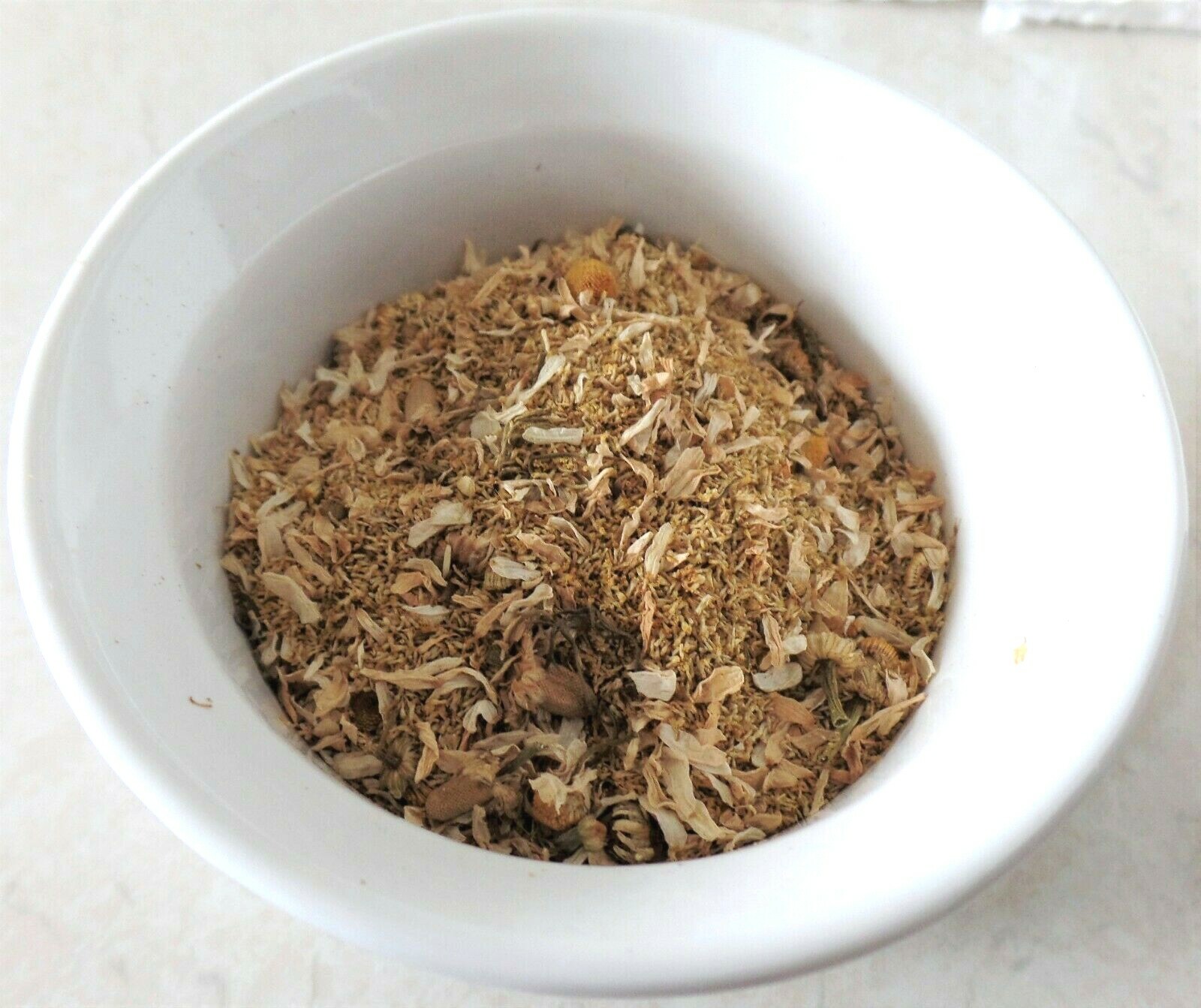 GERMAN CHAMOMILE DRIED BROKEN EGYPT 1 OZ – 16 OZ RECLOSABLE BAG/S