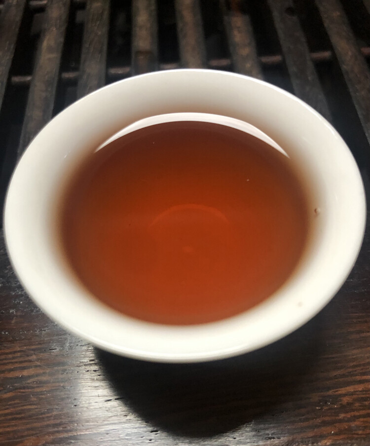 826 * 2014 Yunnan Long Run Tea Ripe Puer Tea Cake Lin Cang Old Tree Pu’er 357g