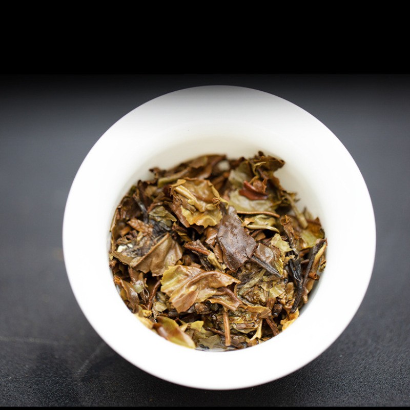 1kg Yunnan White Tea Brick High Mountain Tea Ancient Tree Tea Fruity Floral