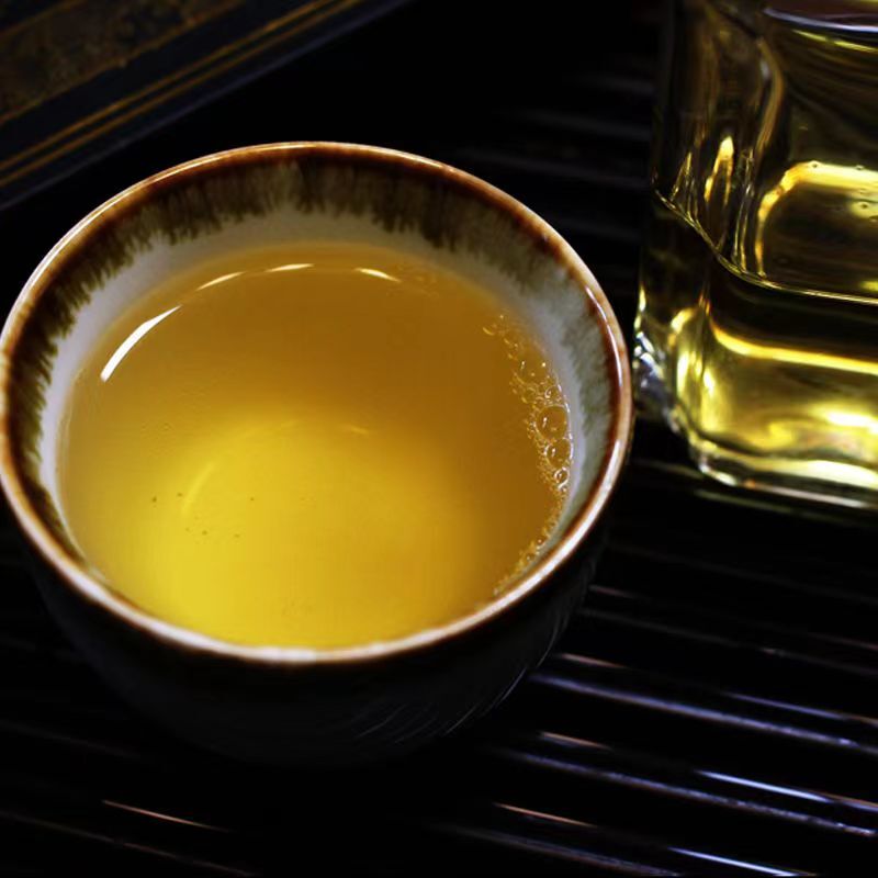 Yunnan Raw Pu-erh Tea Ice Land Golden Leaves 357g Cake