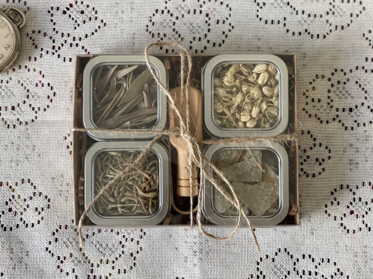 Herbal Loose Leaf Tea Gift Box Unisex Jasmine, Eucalyptus, Lotus, & Honey Suckle