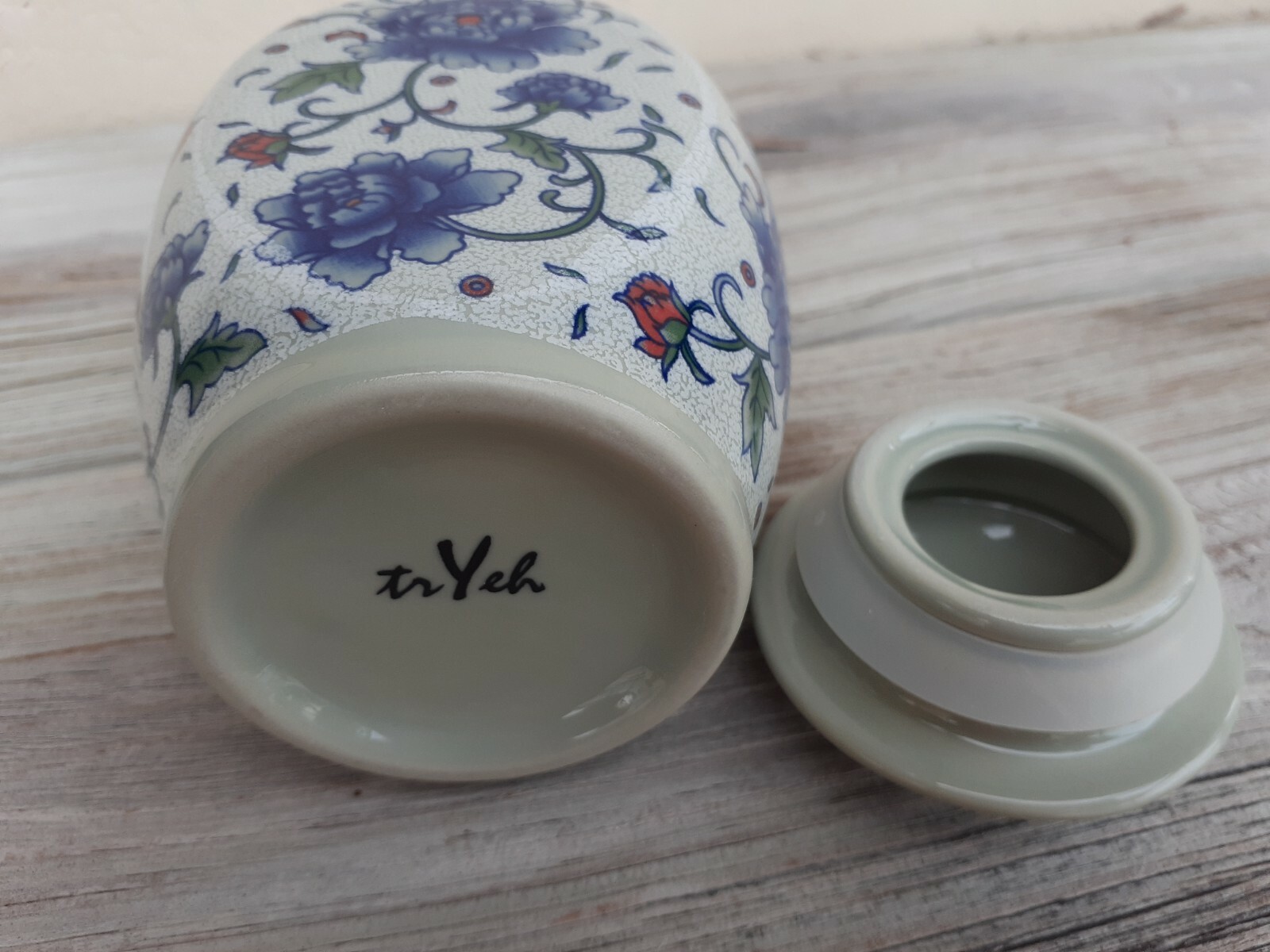 Tryeh Asian Loose Leaf Tea Canister NWOT
