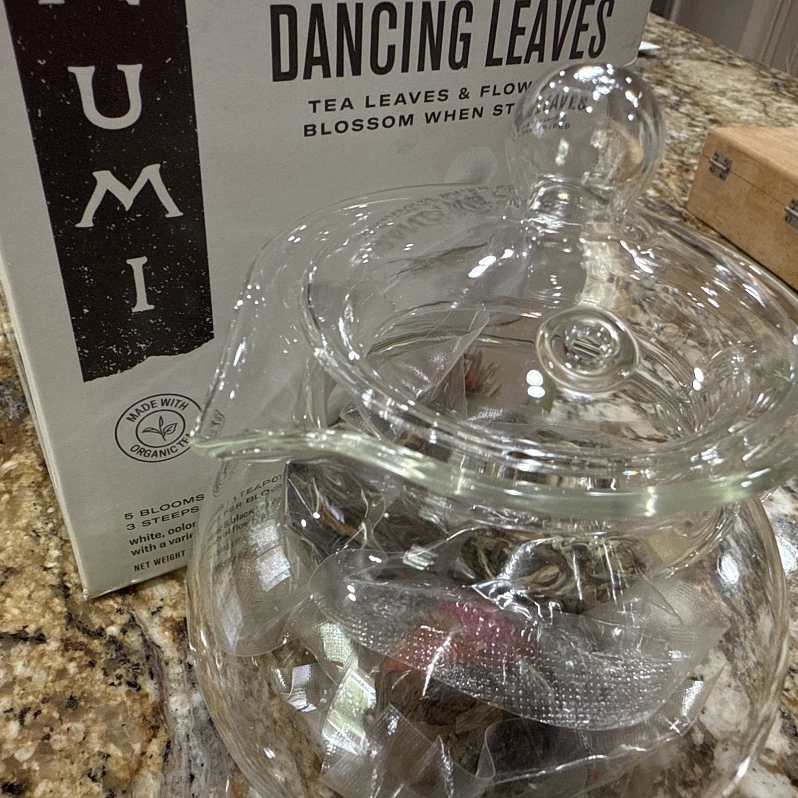Numi Organic Tea Flowering Gift Set, 6 Tea Blossoms & 16 Ounce Glass Teapot