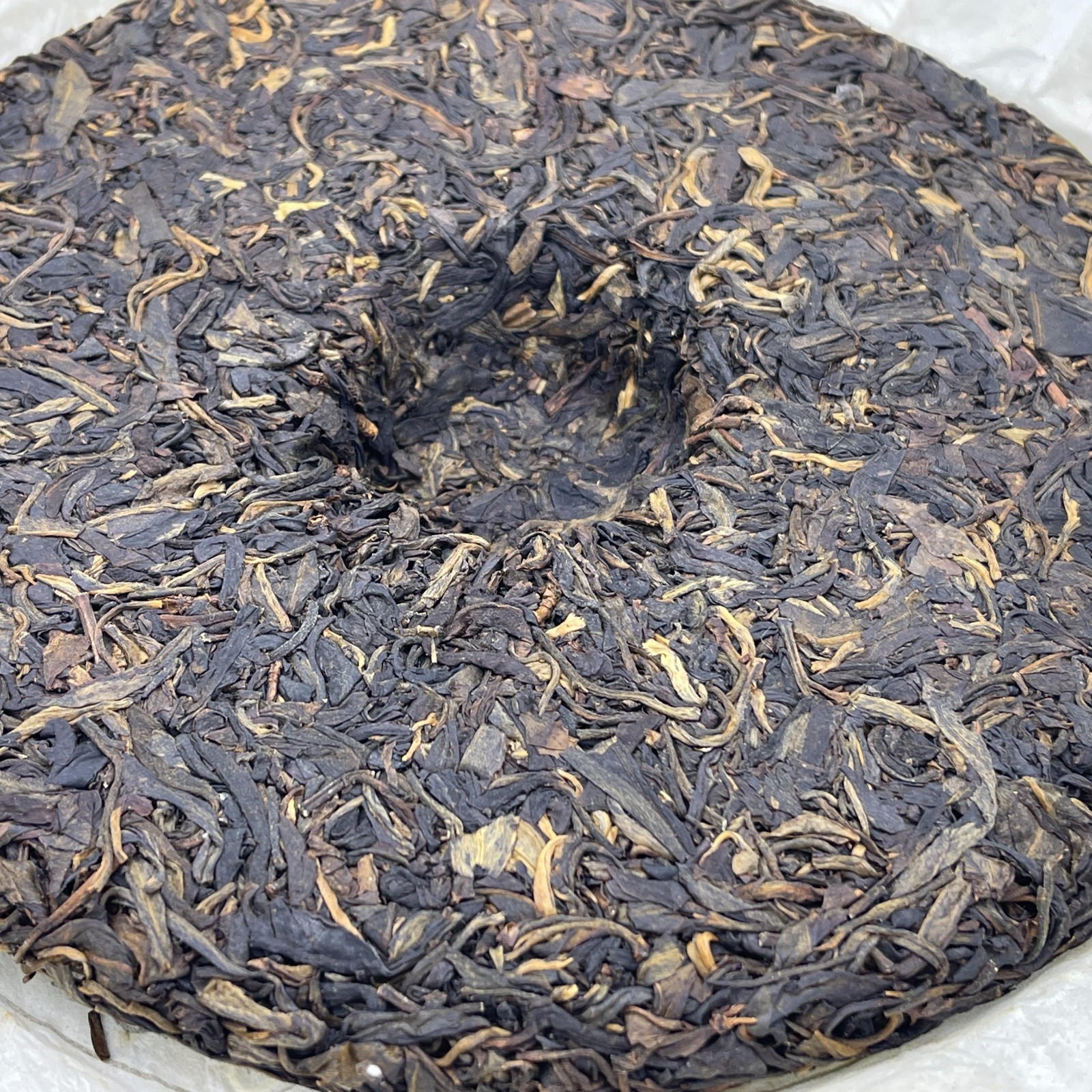 Yiwuzhengshan Raw Pu-erh Tea Cake, “Cheng Yun” Series by Yuanyuantang, 375g