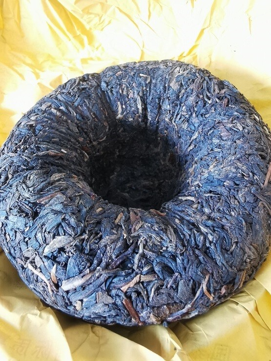 One piece of 2007 Xiaguan 下関 200g green box raw Tuocha 生沱茶 (普洱) raw pu’er tea
