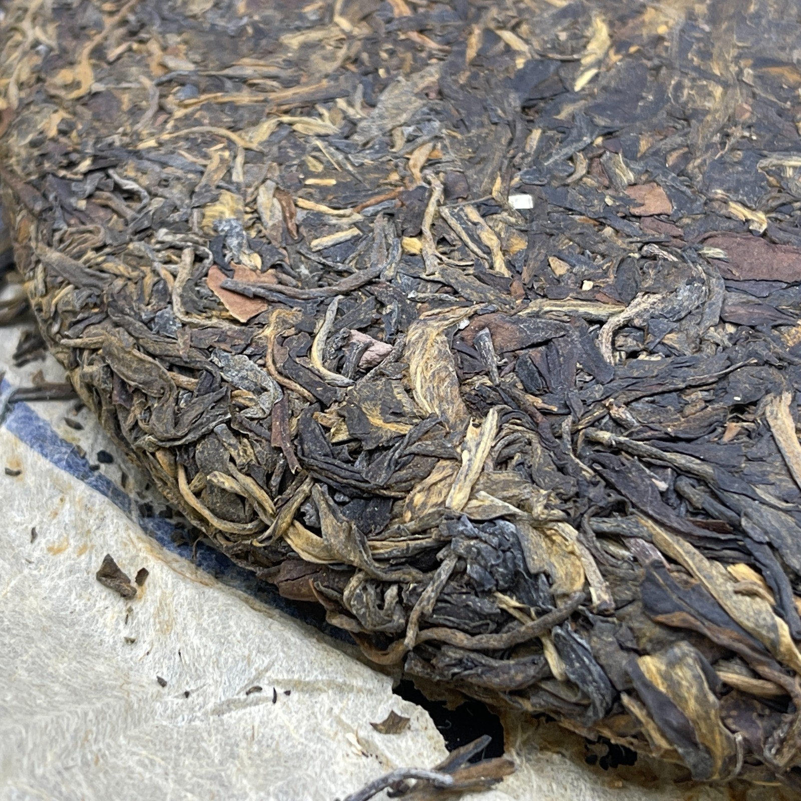 China Tea 1990s Hong Kong Commissioned Da Lan Yin Raw Pu-erh Tea Cake, 357g