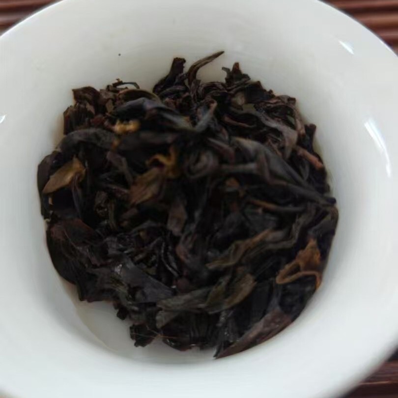 Pu-Erh tea,2004y,鼎興號 曼松貓耳朵 Mam Song Mao Er Duo,357g,Raw