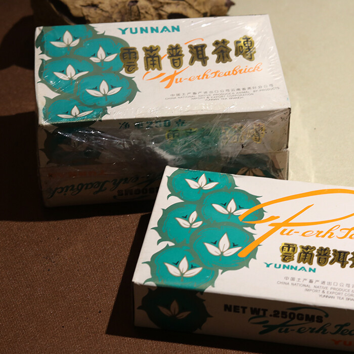 90’S CNNP Aged Pu’er Brick Tea Famous Chinese Brand 7581 Pu-erh Ripe Puer 250g
