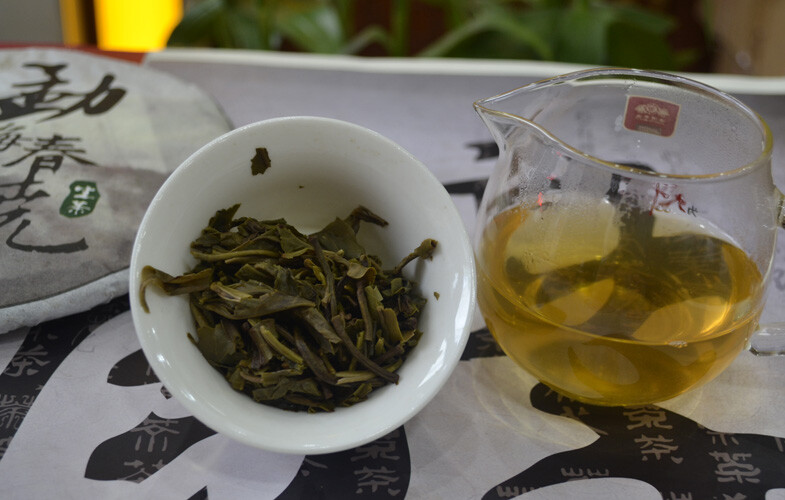 Menghai Chun Xiao * 2014 HAIWAN Old Comrade Pu-erh Tea Cake 357g Puer Raw Pu’er