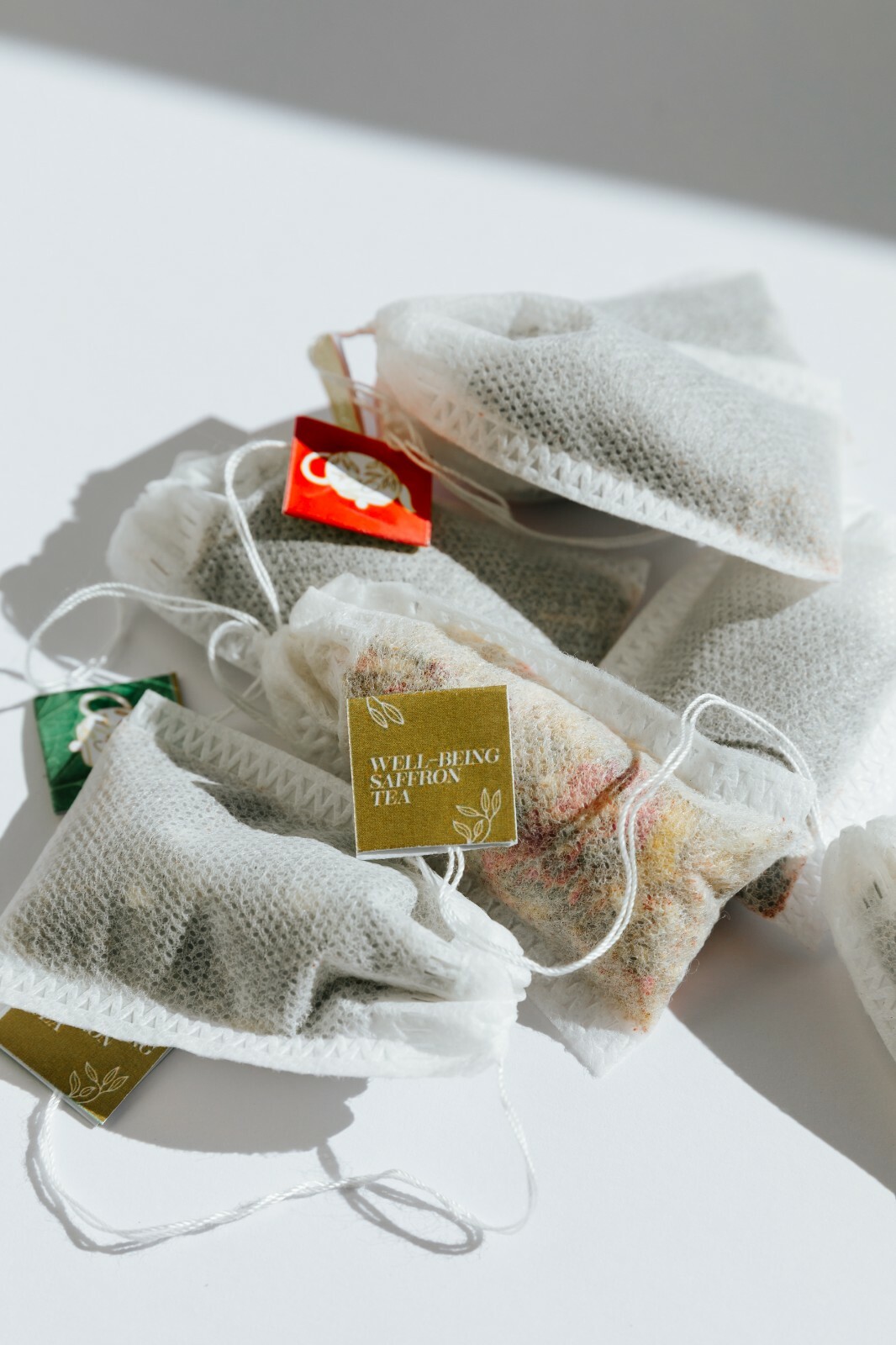 Saffron Tea | Delighted Tea (Ceylon Tea – Green Cardamom – Pure Saffron)