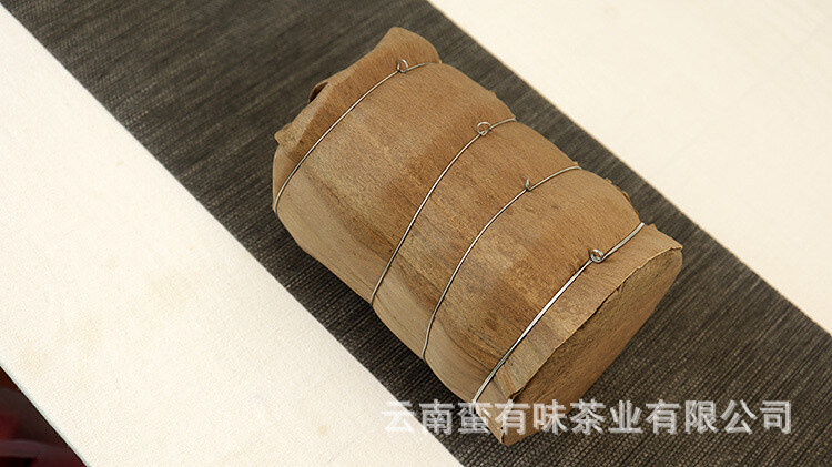 100g Yunnan Menghai Ripe Pu’er Tea Golden Needle White Lotus Ripe Cake Palace