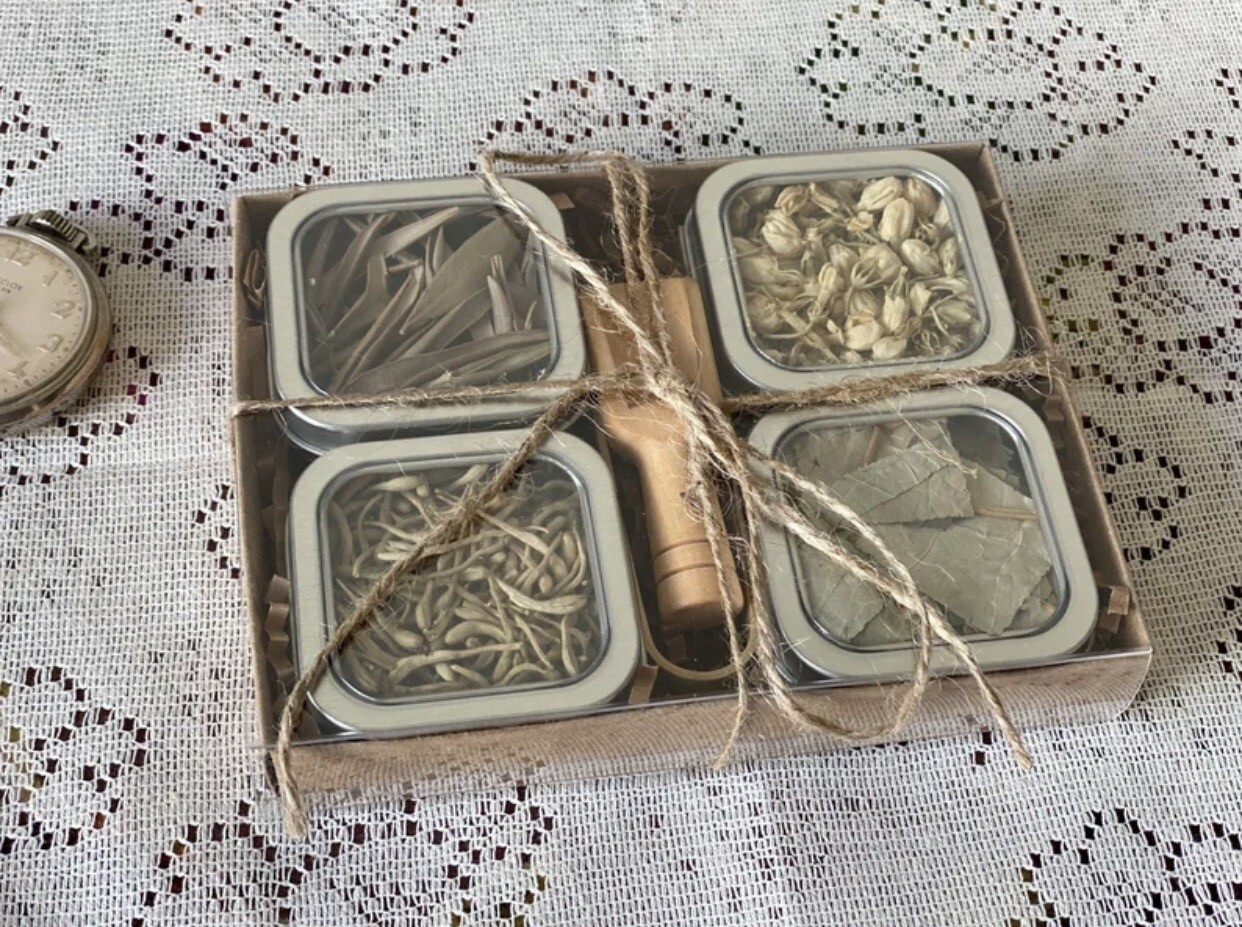 Herbal Loose Leaf Tea Gift Box Unisex Jasmine, Eucalyptus, Lotus, & Honey Suckle
