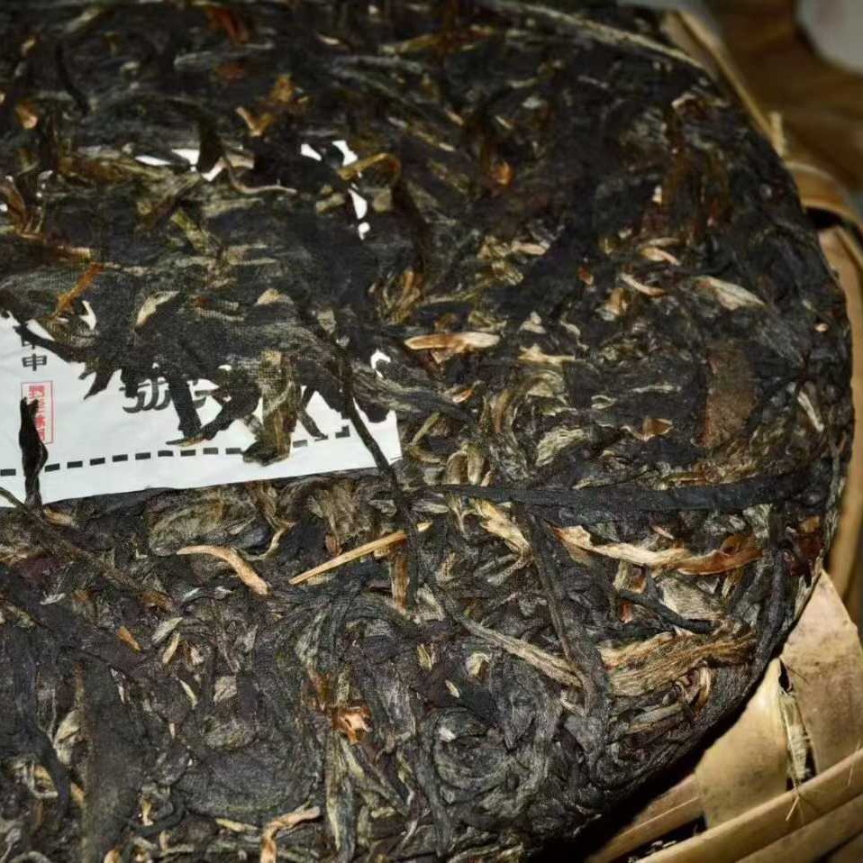 2004 Tongxing Hao Vintage Raw Pu-erh Tea Cake – 357g