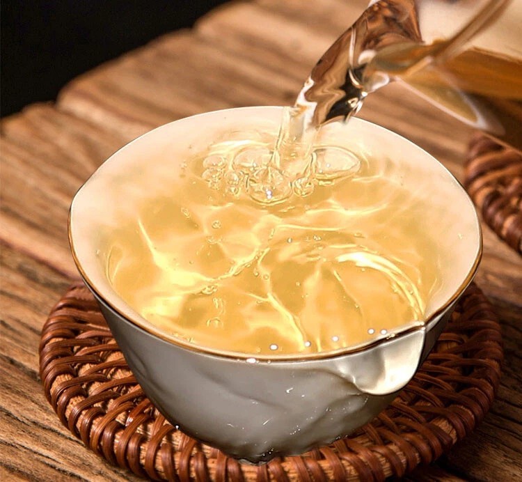 300g FuDing White Tea Cake Silver Needle Bai Hao Yin Zhe Beeng tea