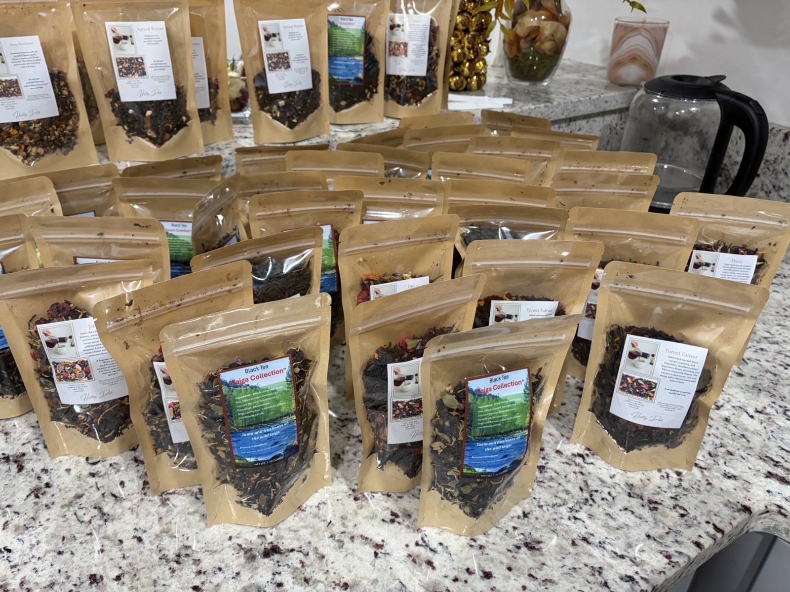 Loose Leaf Black Tea with Fruit Pieces– Natural Flavored Premium Tea-Raspberry