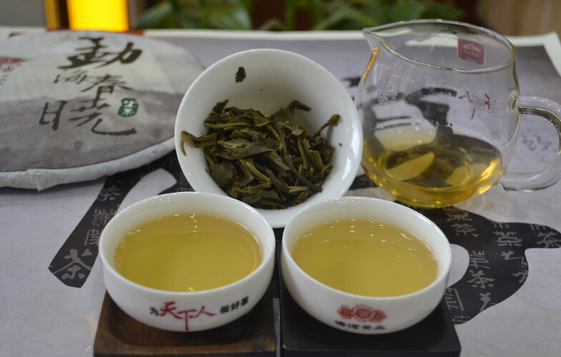 Menghai Chun Xiao * 2014 HAIWAN Old Comrade Pu-erh Tea Cake 357g Puer Raw Pu’er