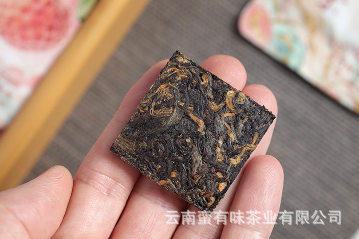 500g Yunnan Fengqing Dian Hong Sweet Lychee Black Tea Bulk Small Square Pieces