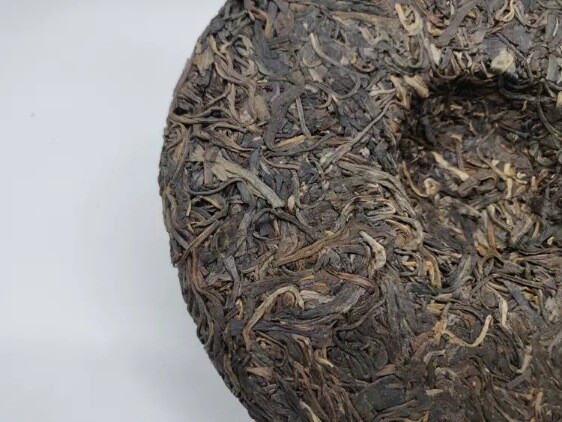 Yunnan Song Pin Hao Yiwu Mountain Ancient Tree Pu-erh Tea 1999 400g Raw Puer Tea